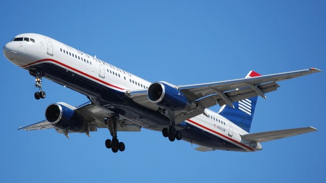 N942UW - Twin-engine aircraft