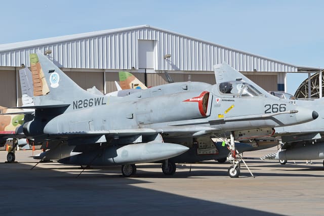 N266WL - Douglas
