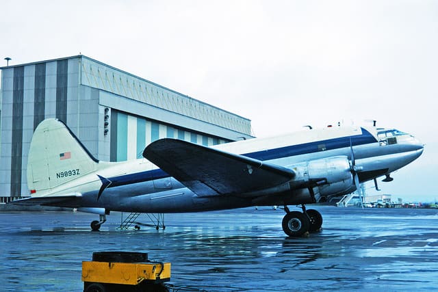 N9893Z - Twin-engine aircraft