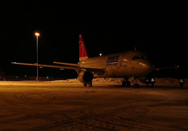 N369NW - Twin-engine aircraft