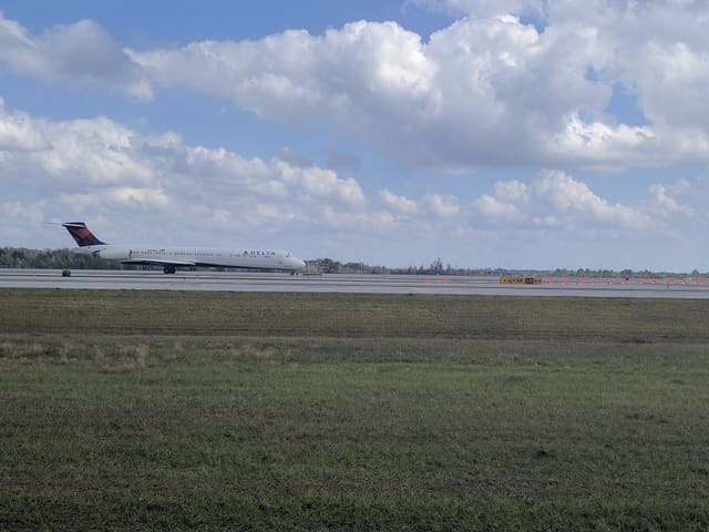 N908DL - Aircraft