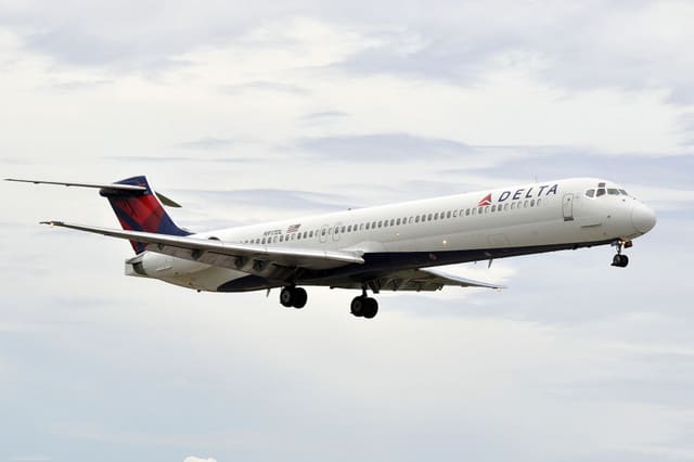 N917DL - Twin-engine aircraft