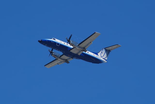 N251YV - Twin-engine aircraft