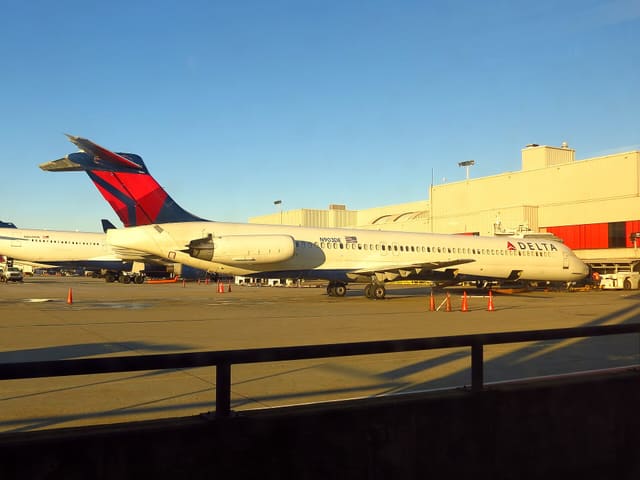N903DE - Aircraft