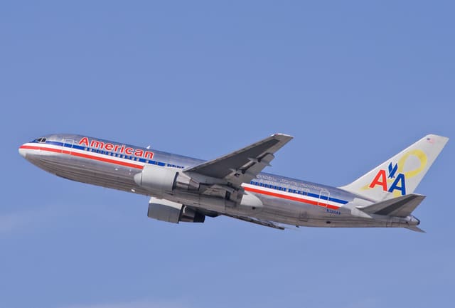 N320AA - Douglas