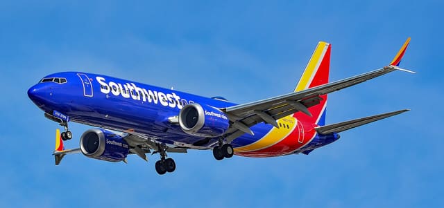 N8715Q - Twin-engine aircraft