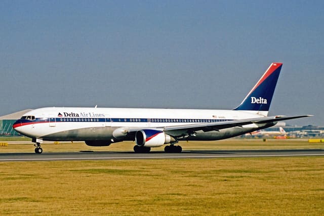 N155DL - Twin-engine aircraft