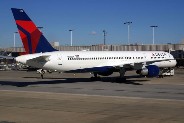 N695DL - Boeing