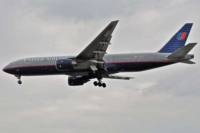 N783UA - Twin-engine aircraft
