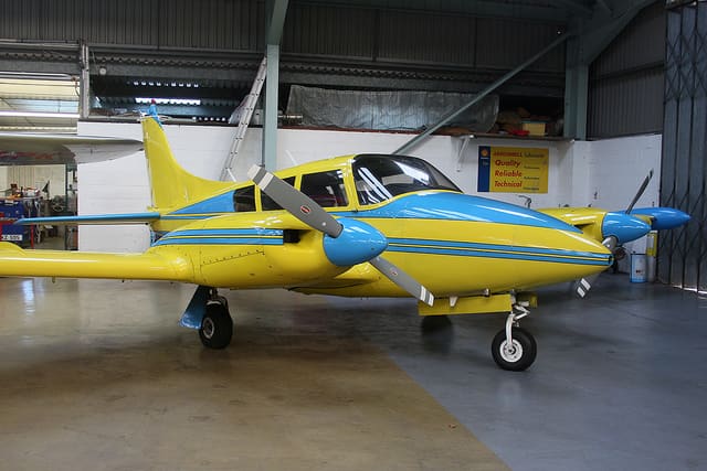 G-LARE - Twin-engine aircraft