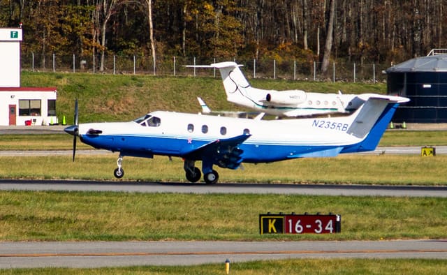 N235RB - Business jet