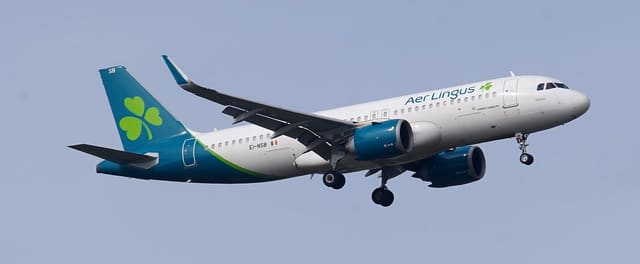 EI-NSB - Twin-engine aircraft
