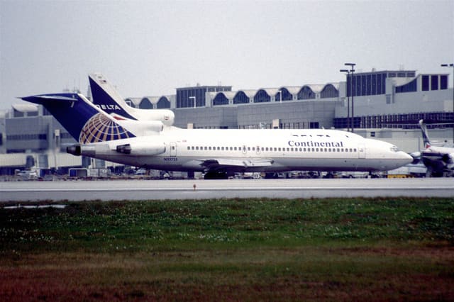 N32725 - Aircraft