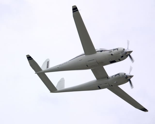 N24BT - Twin-engine aircraft