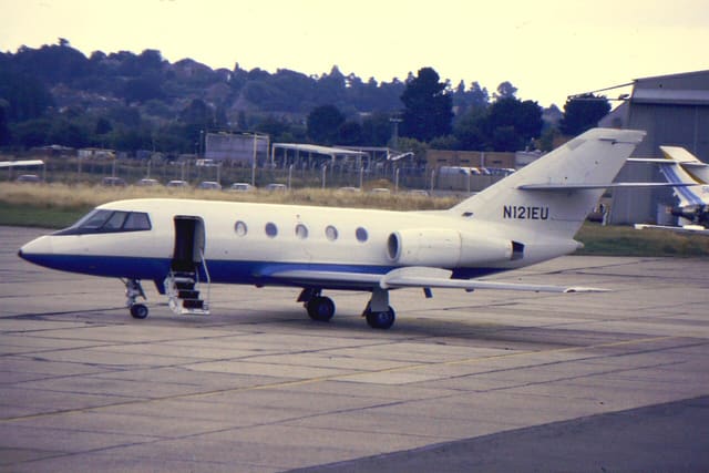 N121EU - Business jet