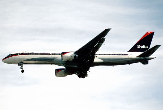 N696DL - Boeing