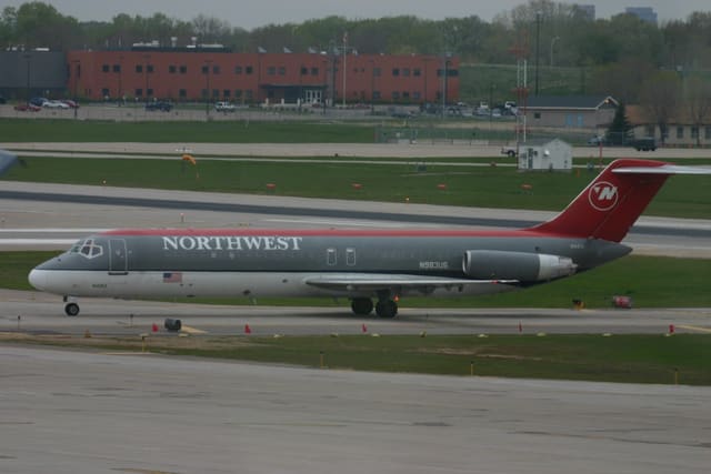 N983US - Douglas