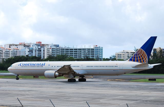 N66051 - Twin-engine aircraft