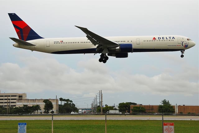 N841MH - Twin-engine aircraft
