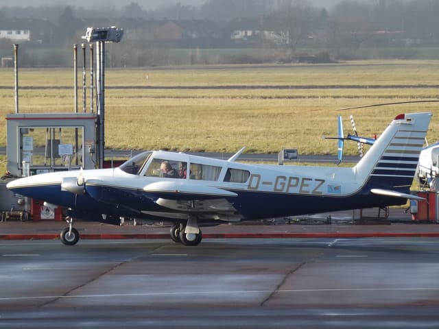 D-GPEZ - Twin-engine aircraft
