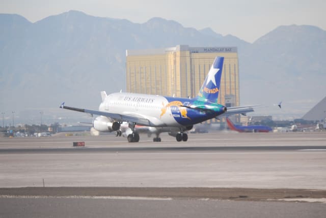 N822AW - Twin-engine aircraft