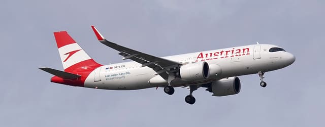 OE-LZN - Twin-engine aircraft