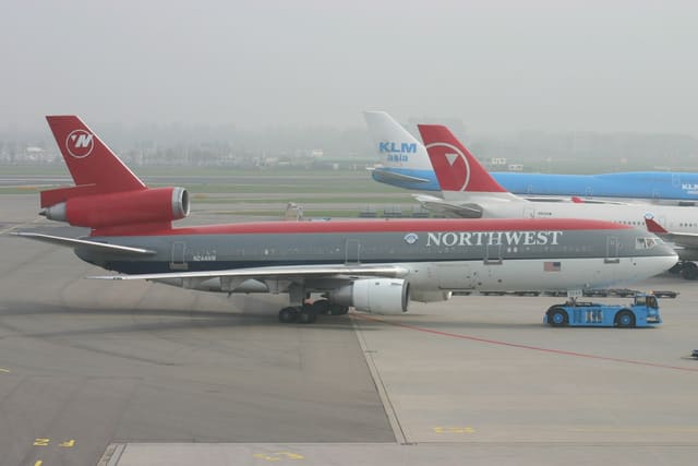 N244NW - Douglas