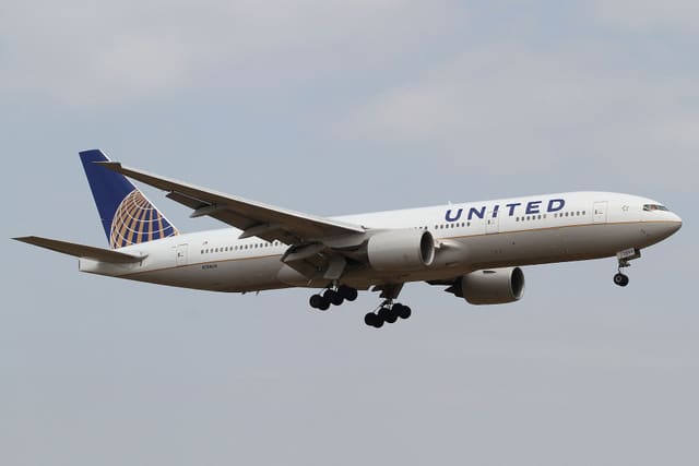 N788UA - Twin-engine aircraft