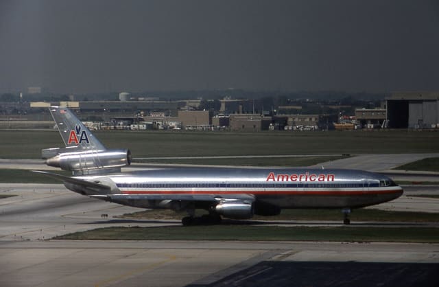 N101AA - Douglas