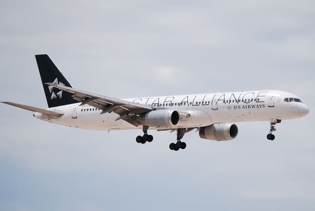 N933UW - Twin-engine aircraft