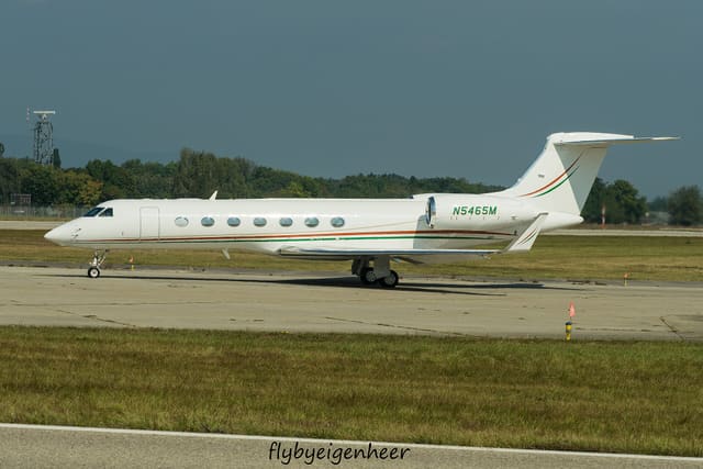 N5465M - Business jet
