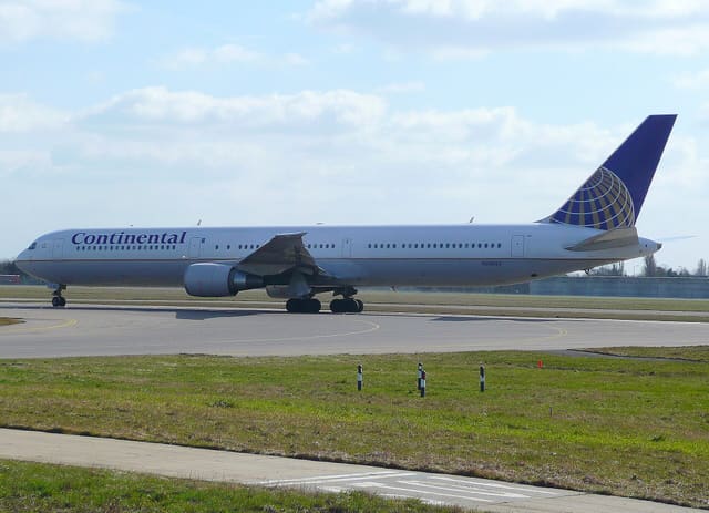 N59053 - Twin-engine aircraft