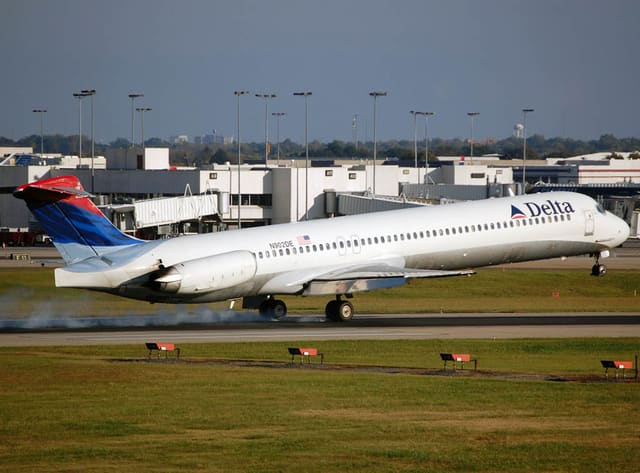 N902DE - Douglas