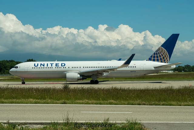 N667UA - Boeing