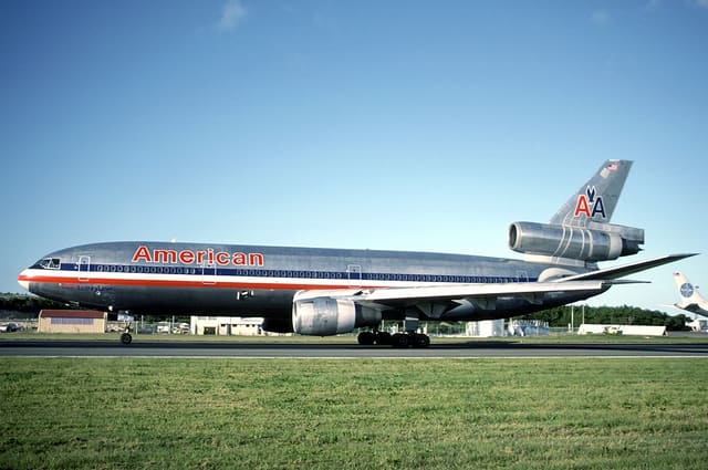 N119AA - Douglas