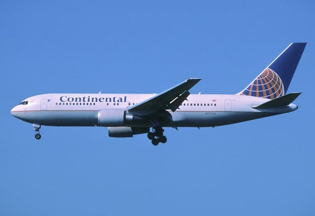 N73152 - Twin-engine aircraft