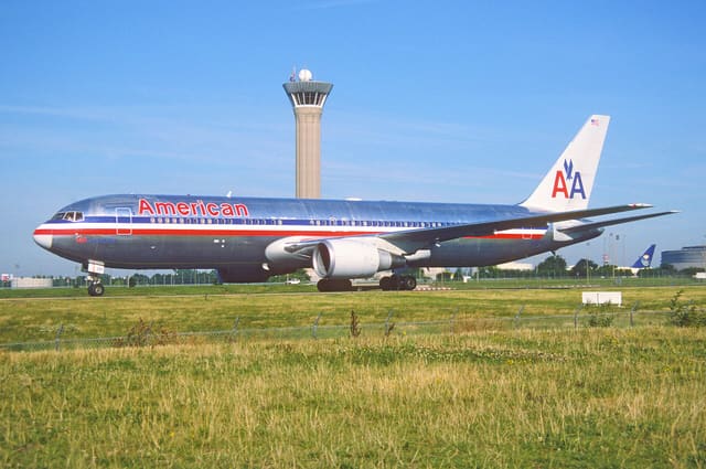 N359AA - Twin-engine aircraft