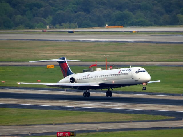 N973DL - Twin-engine aircraft