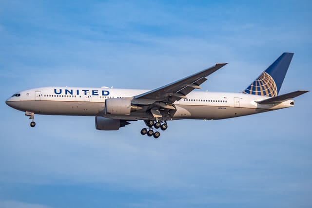 N787UA - Twin-engine aircraft