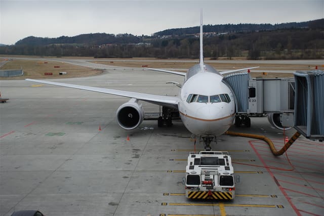 N76156 - Twin-engine aircraft