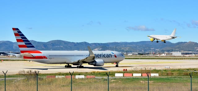 N386AA - Twin-engine aircraft
