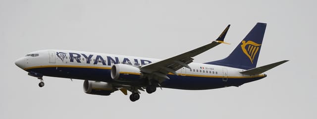 EI-IGV - Twin-engine aircraft