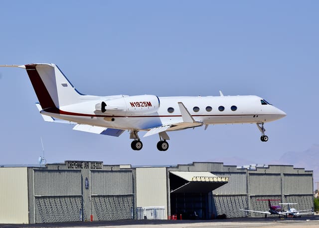 N1925M - Business jet