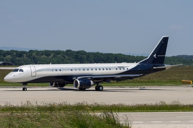 N981EE - Twin-engine aircraft