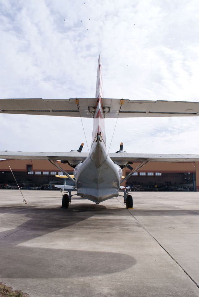 N96UC - Twin-engine aircraft