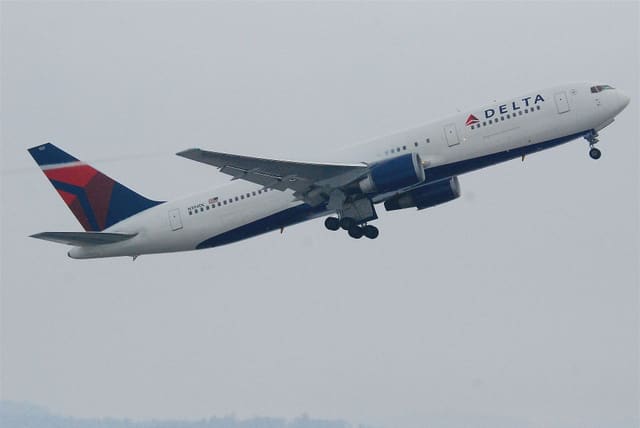 N394DL - Boeing