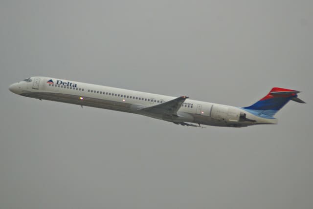 N902DA - Twin-engine aircraft