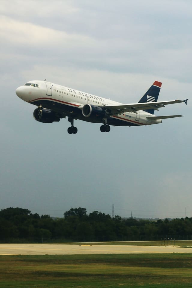 N749US - Twin-engine aircraft