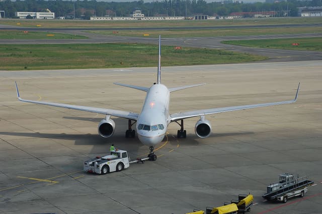 N14118 - Twin-engine aircraft