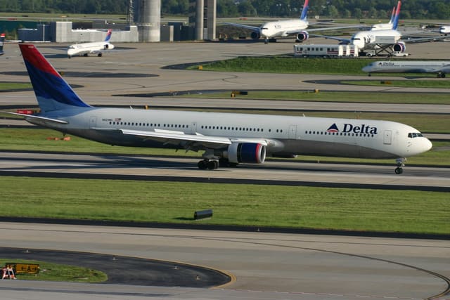 N829MH - Twin-engine aircraft